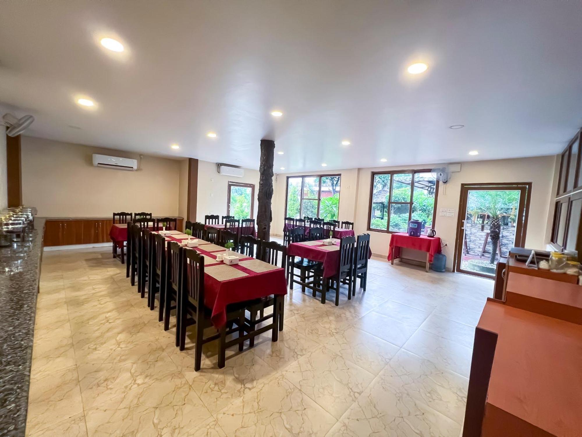 Ama Garden Sauraha Hotel Exterior photo