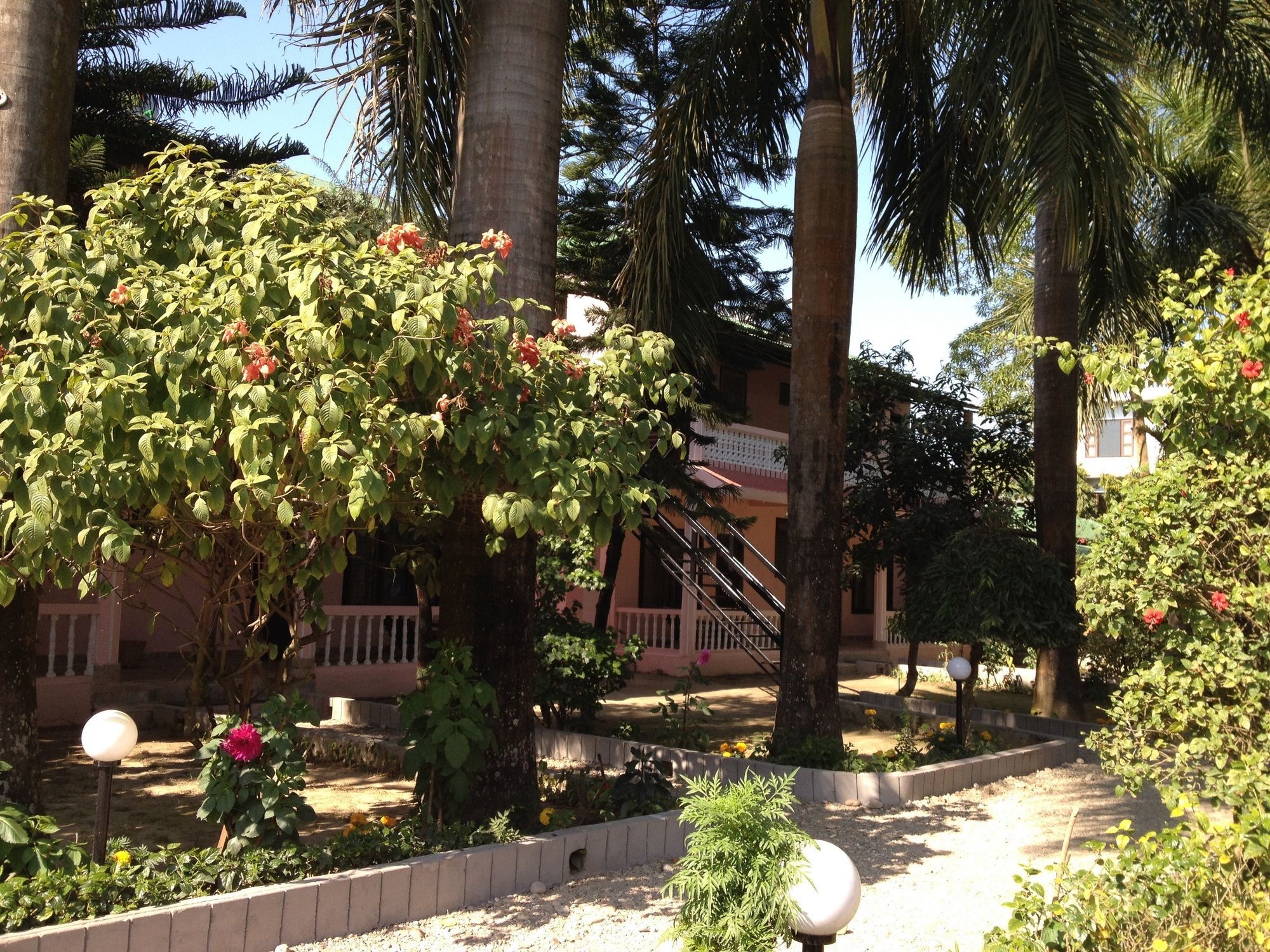 Ama Garden Sauraha Hotel Exterior photo