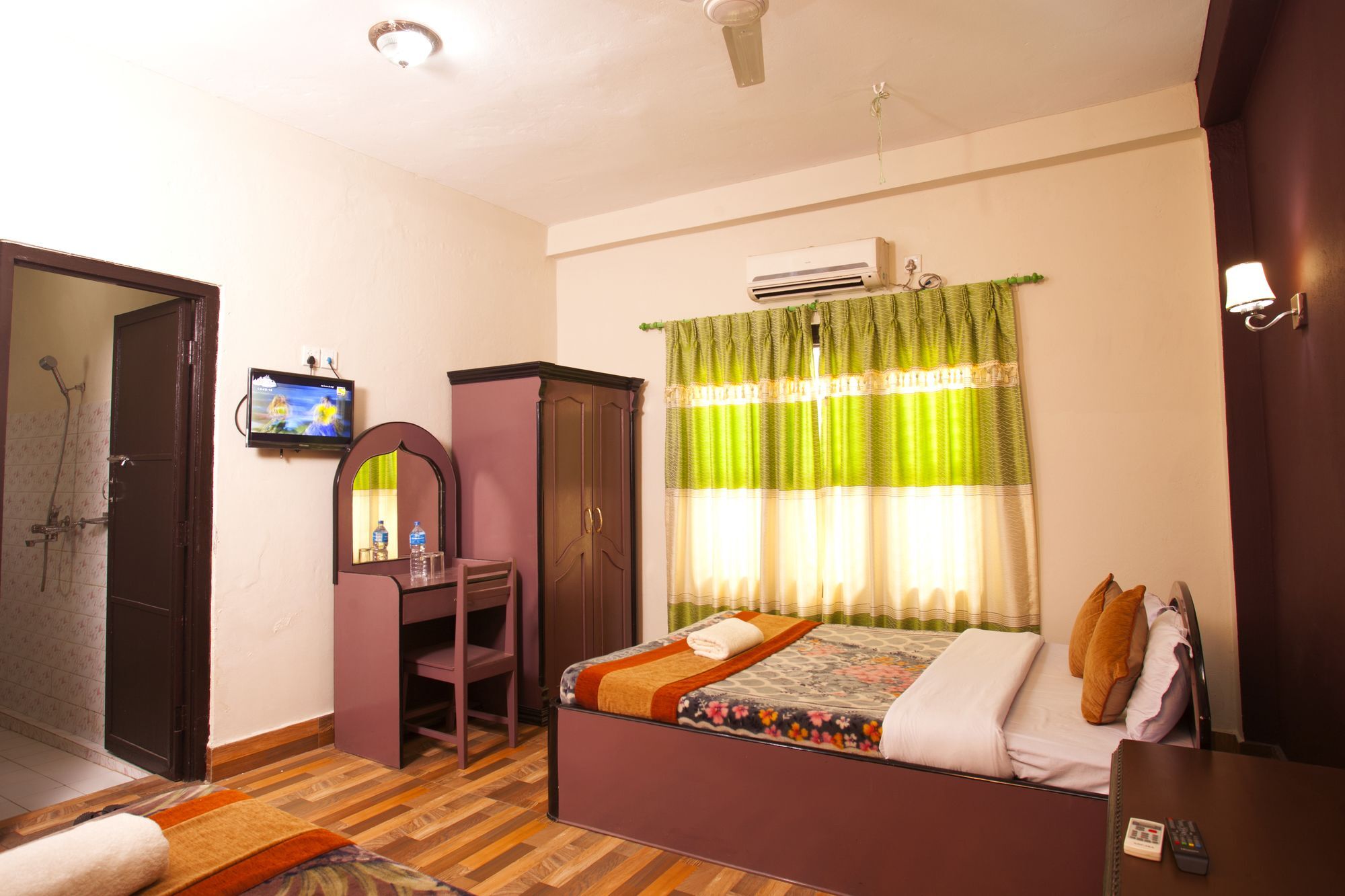 Ama Garden Sauraha Hotel Exterior photo