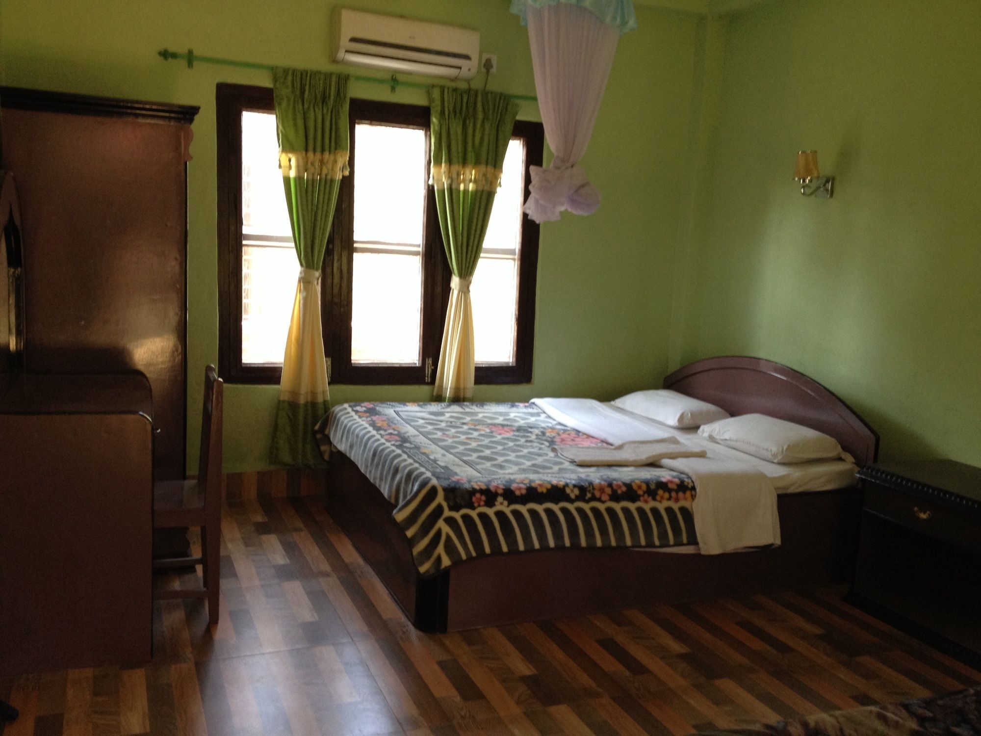 Ama Garden Sauraha Hotel Exterior photo