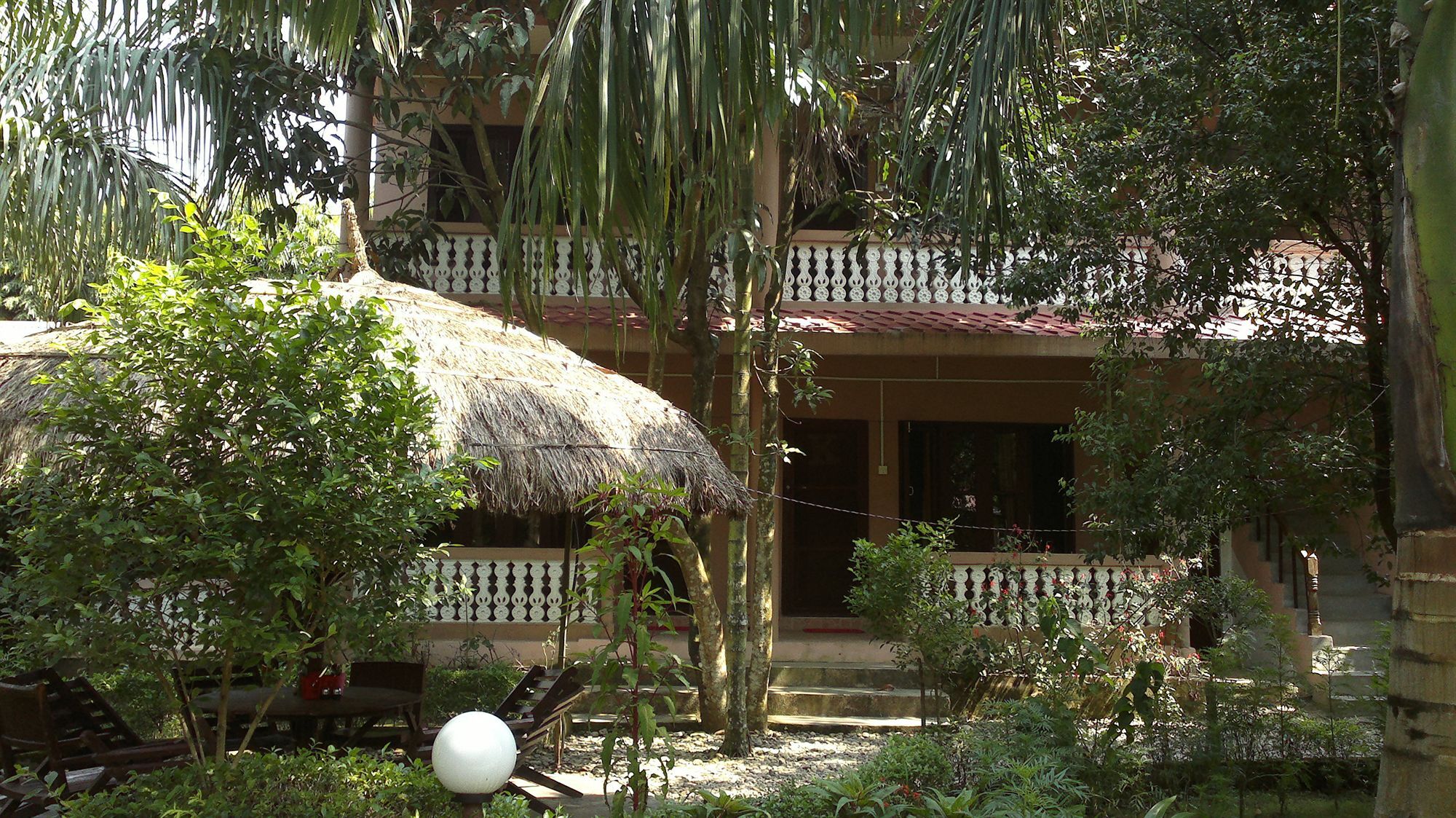 Ama Garden Sauraha Hotel Exterior photo